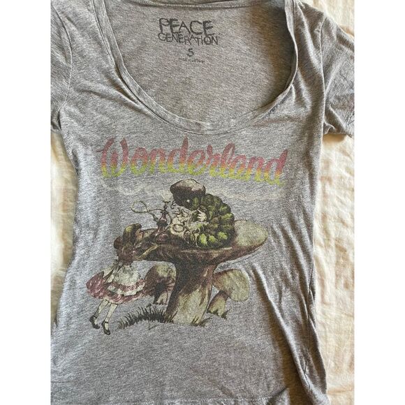Alice in Wonderland Scoop Neck Graphic Tee | Peace Generation Y2K Vintage Size S - Picture 5 of 5